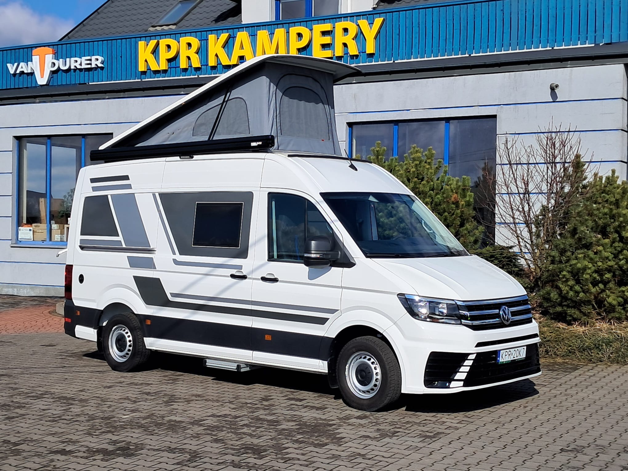 ’25 VW Crafter — 4 osobowy, 2 osobne łóżka + namiot