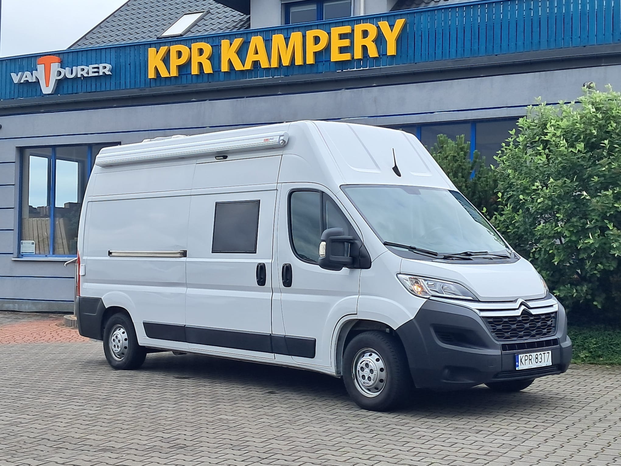 Kampervan Citroen Jumper L3H3 2 osobne łóżka 150x188