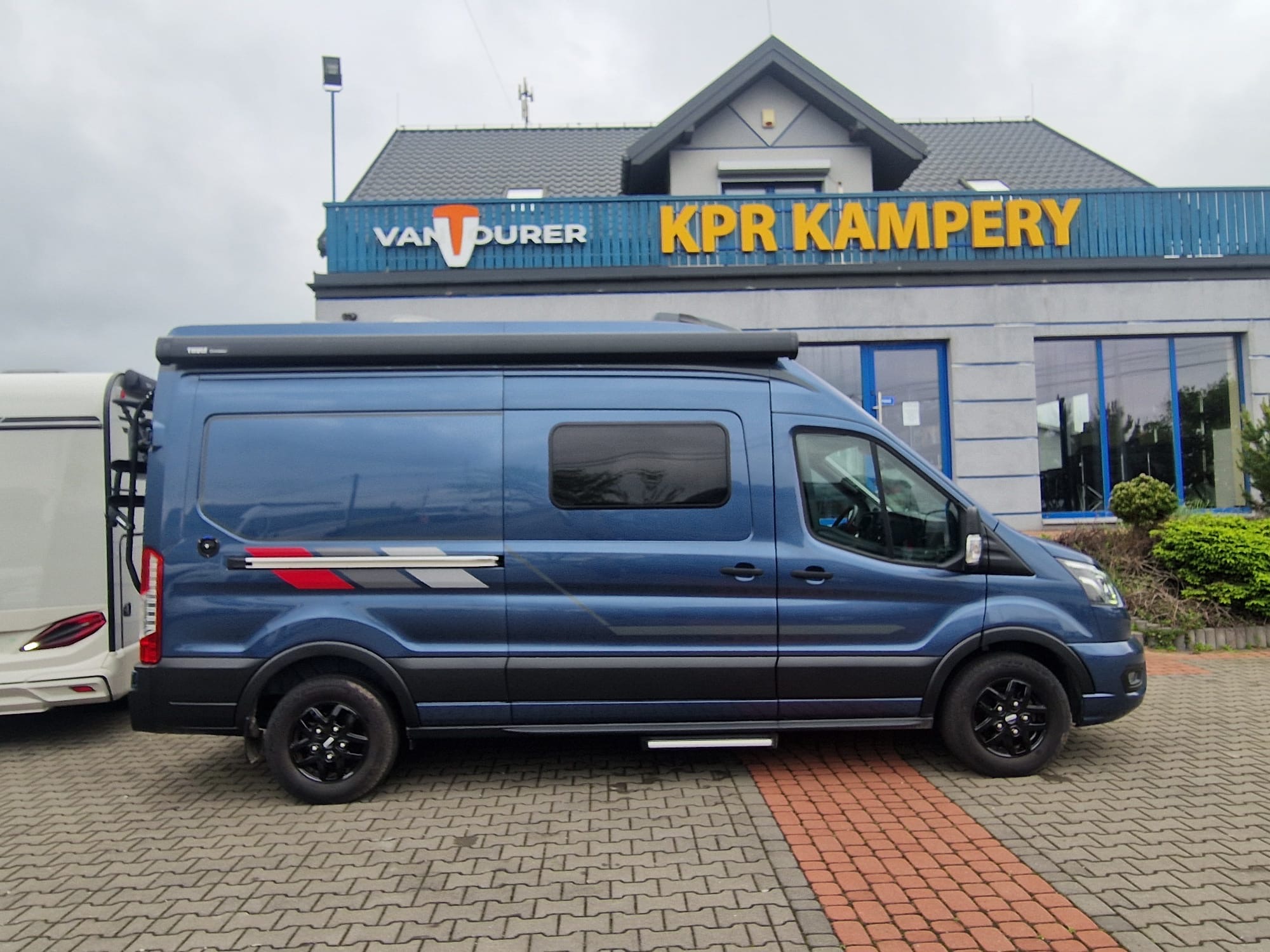 `23 Campervan LMC Automat 170PS 4 os. Bagażnik Rowerowy